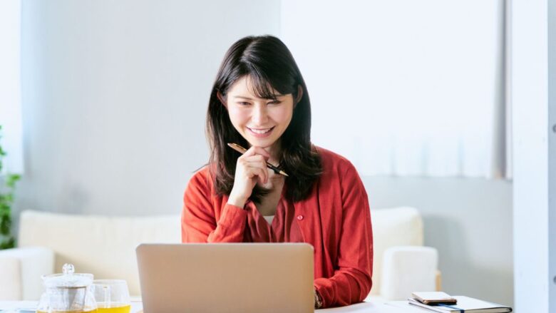 パパ活を始めることを決意する女性大生のイメージ