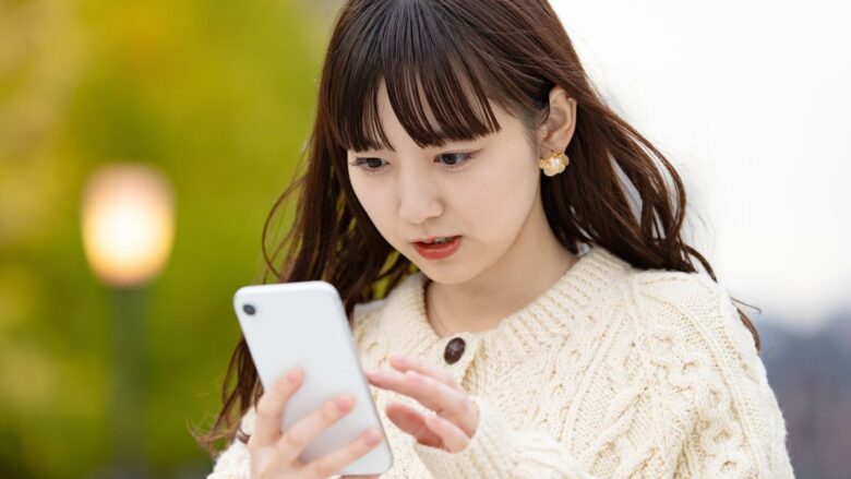 パパ活のマッチング率が上がり喜ぶ女性のイメージ