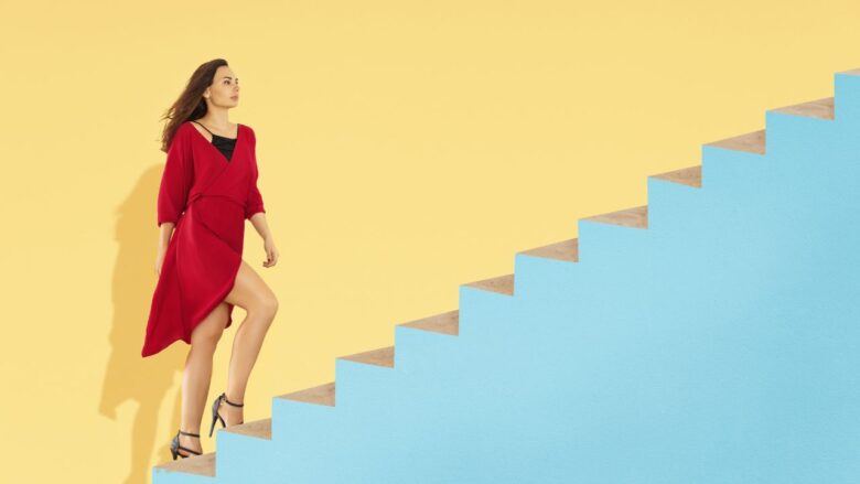 パパ活で稼げるようになるためにステップアップしている女性のイメージ