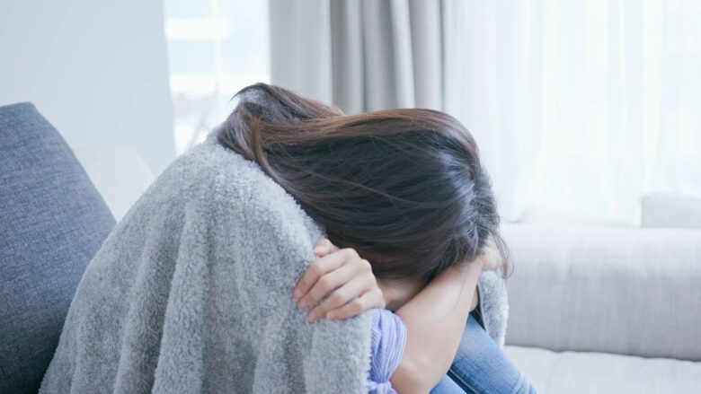 パパ活がしんどくて病んでいる女性のイメージ