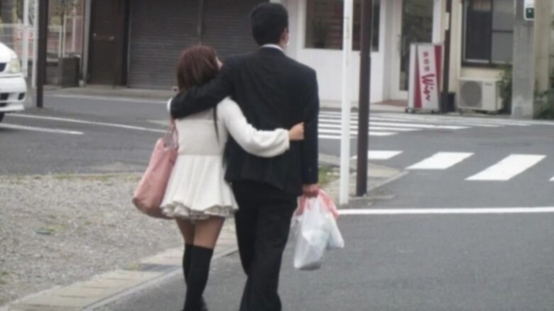 美人局の被害に遭う男性のイメージ