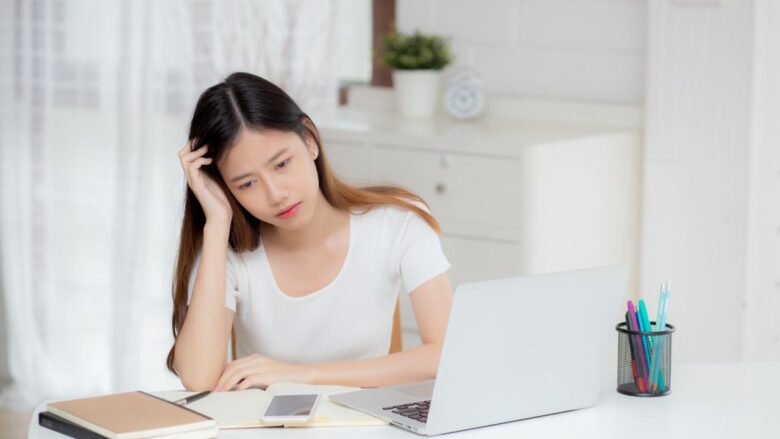 茶飯と思われる女性のイメージ