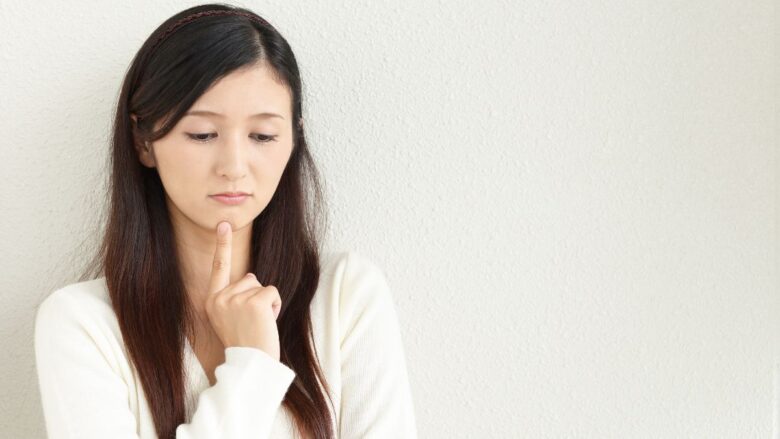 パパ活に不安を感じている女性のイメージ