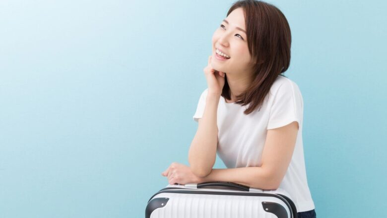 パパ活で地方遠征を計画する女性のイメージ