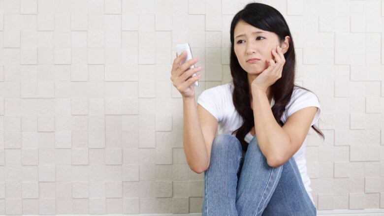 パパ活の別れ際のトラブルに悩む女性のイメージ