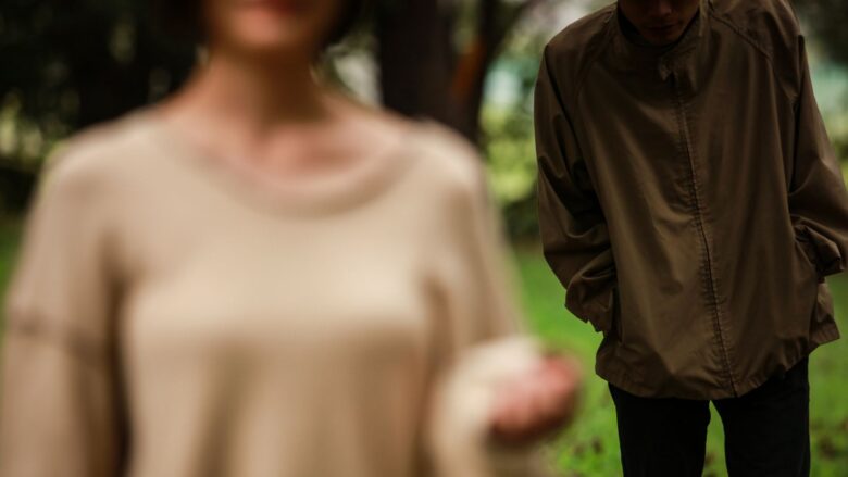 ストーカー被害にあう女性のイメージ画像