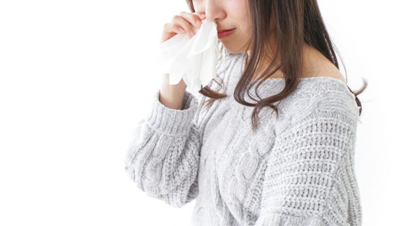 パパとの別れ話で涙を流す女性のイメージ