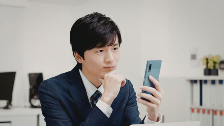 ペイターズで女性を探す男性のイメージ