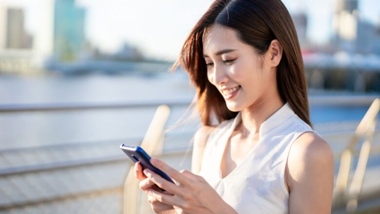 身バレを防ぎながらパパ活を始める女性のイメージ