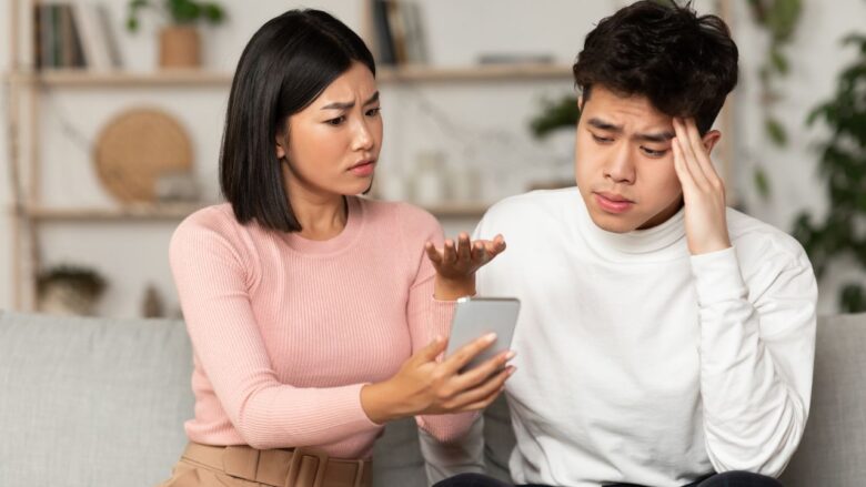 浮気がバレる男性のイメージ