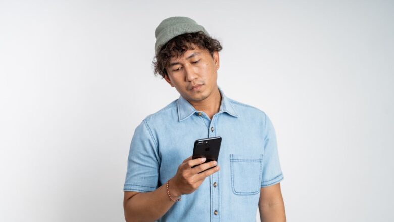 イククルの料金で損している男性のイメージ