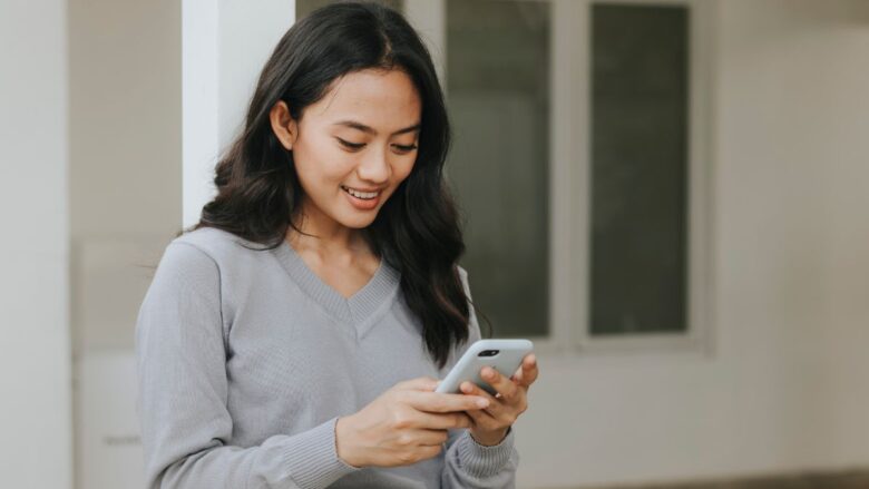 イククルでパパ活をする女性のイメージ