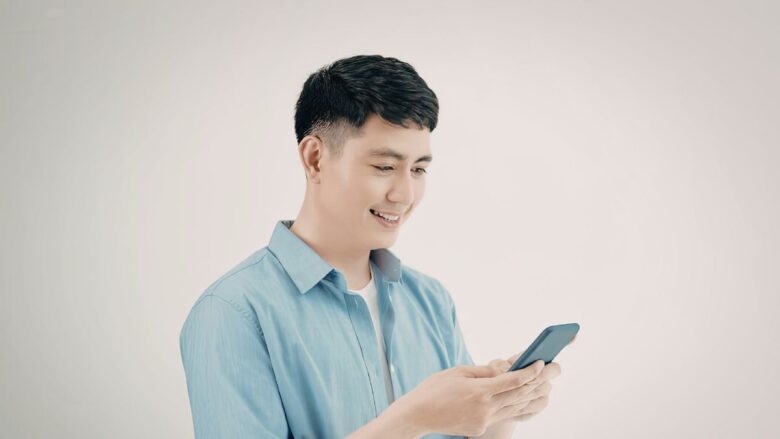 自分に合うパパ活アプリを見つけた男性のイメージ