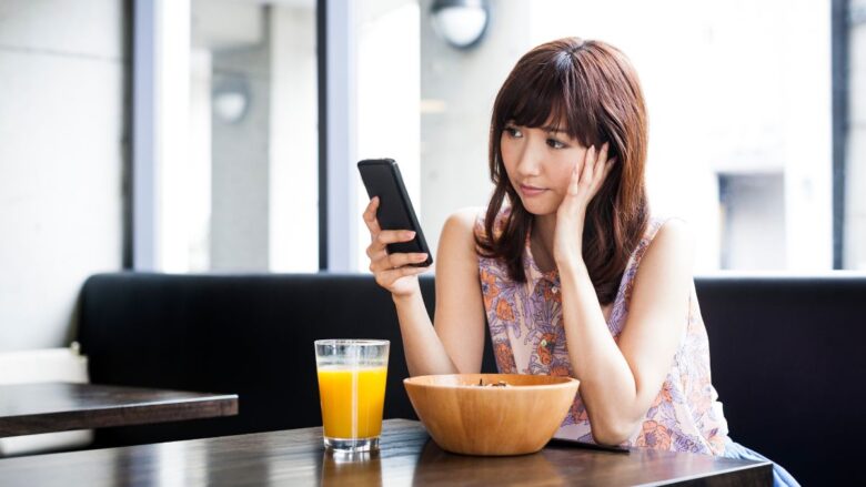 Tinderを使ったパパ活で相場以下のお手当しかもらえず悩む女性のイメージ
