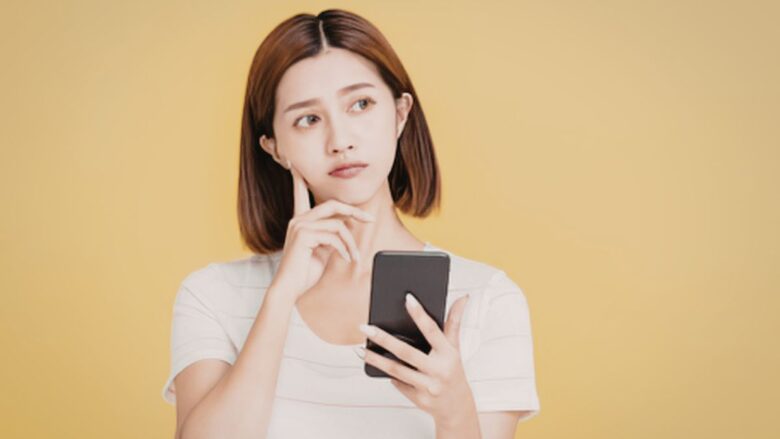 パディとペイターズを併用するべきか迷っている女性のイメージ