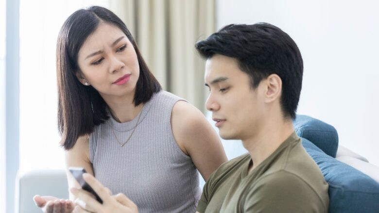 妻にバレないようにパパ活を始める既婚男性のイメージ