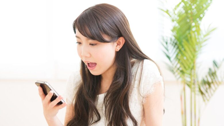 シュガーダディにアプリが無く使いづらさを感じている女性のイメージ