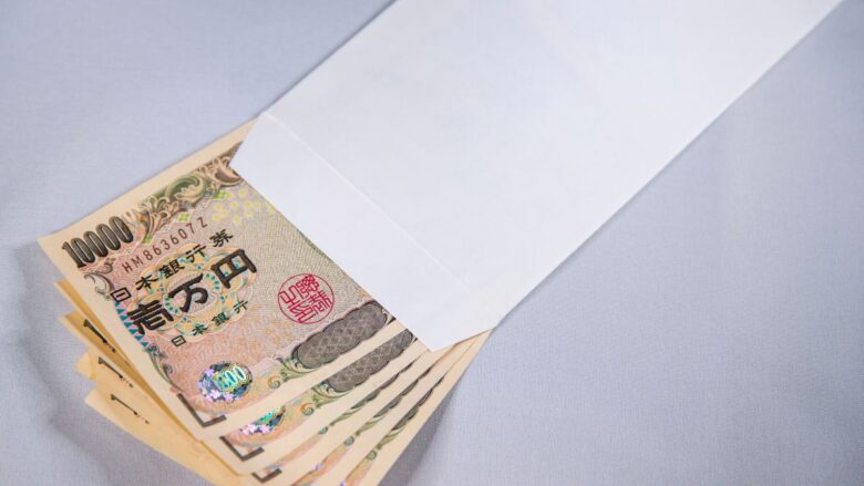 白無地の封筒にお手当を入れるイメージ