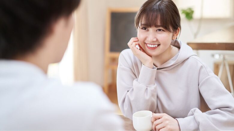 会話が盛り上がってまた会いたいと感じているパパ活女子のイメージ