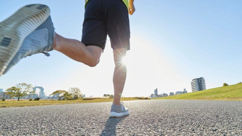 パパ活の次の選択肢へ進もうとする男性のイメージ