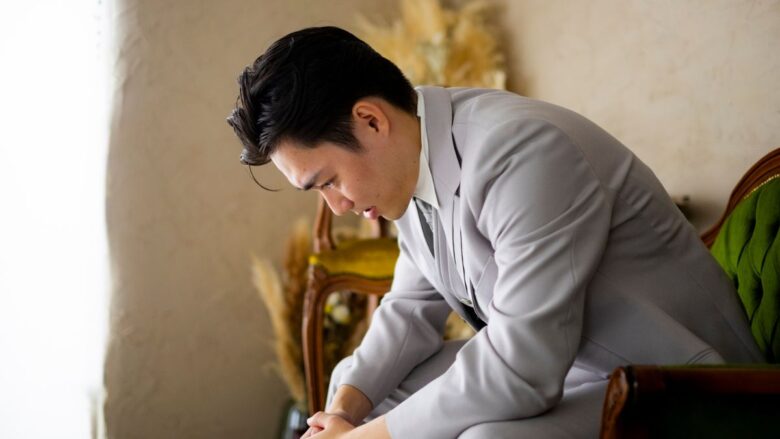 パパ活アプリに違和感を感じている男性のイメージ