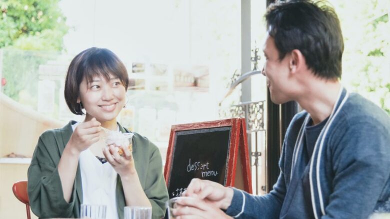 パパ活アプリで気軽に出会いを探す男性のイメージ