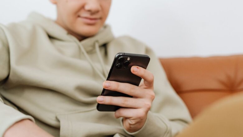 行動を決めた男性のイメージ