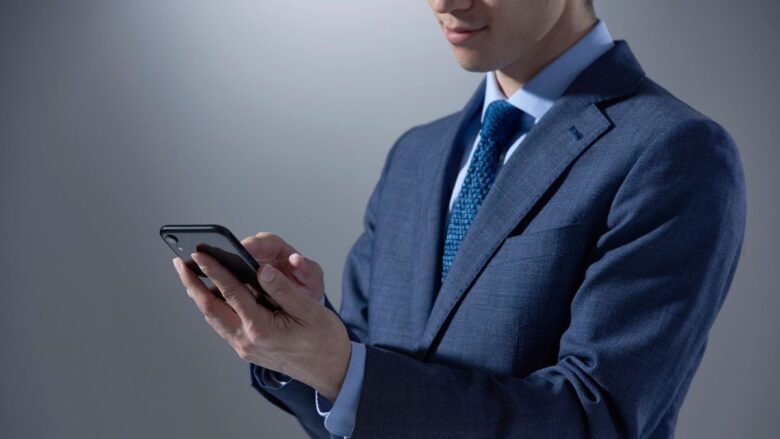 パパ活が上手くいき満足している男性のイメージ