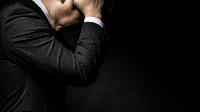 パパ活が上手くいかず悩む男性のイメージ