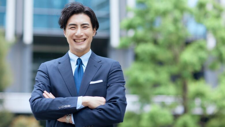 清潔感のある落ち着いた男性のイメージ
