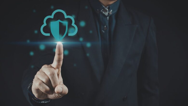 プライバシーが守られた環境で安心してパパ活をする男性のイメージ