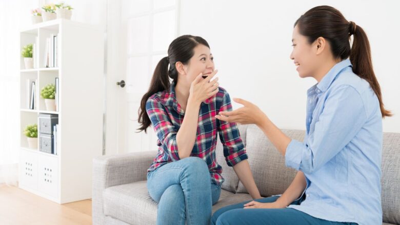 お金持ちな男性を紹介してもらう女性のイメージ