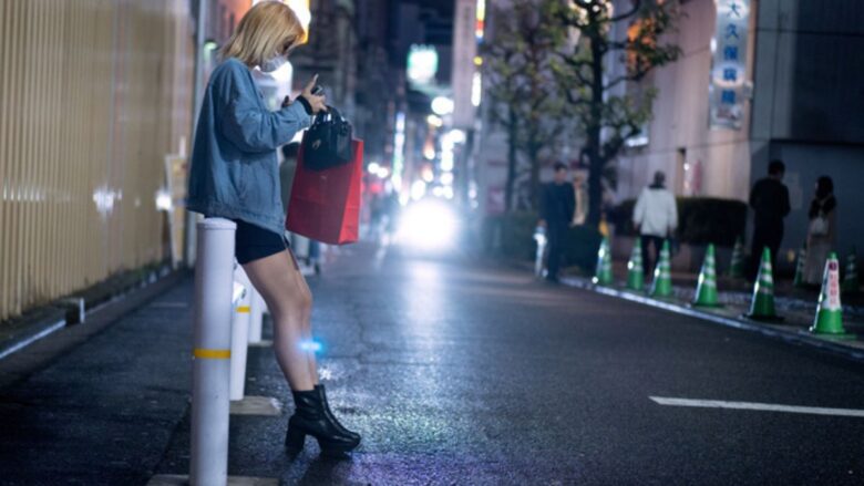 パパ活アプリのプロフィールとは別人の金髪ギャルのイメージ