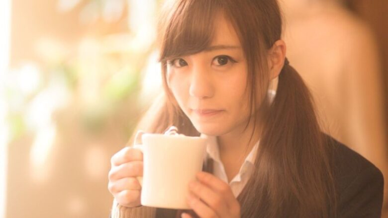 パパ活女子とカフェで顔合わせをしているイメージ