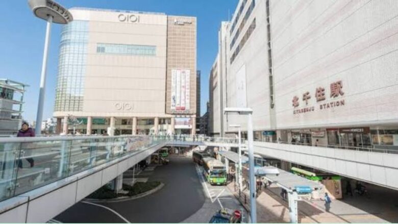 女性と顔合わせをした北千住駅のイメージ