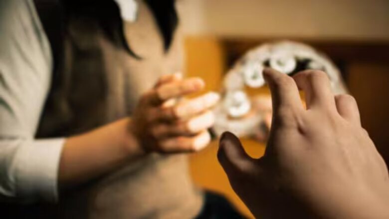 「実は15歳の女子高生だ」と告げられた男性のイメージ